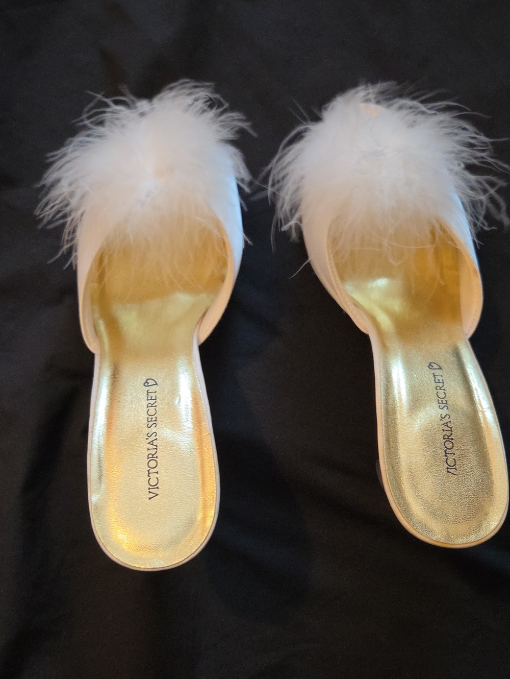 Victoria's Secret White Feather Slide Sandals with Gold Footbed